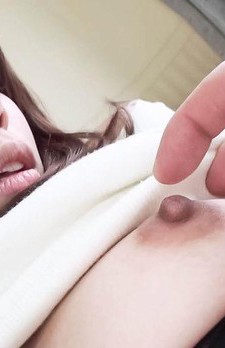 Asari Shirahama Asian has pink cunt fingered before sucking dick