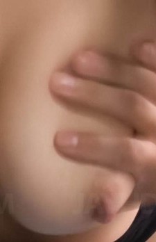 キュートな杏樹紗奈ちゃんが、６９で綺麗な小マンコを見せ付けご奉仕フェラ。カメラ目線で吸い上げて、濃いザーメンを口内射精！